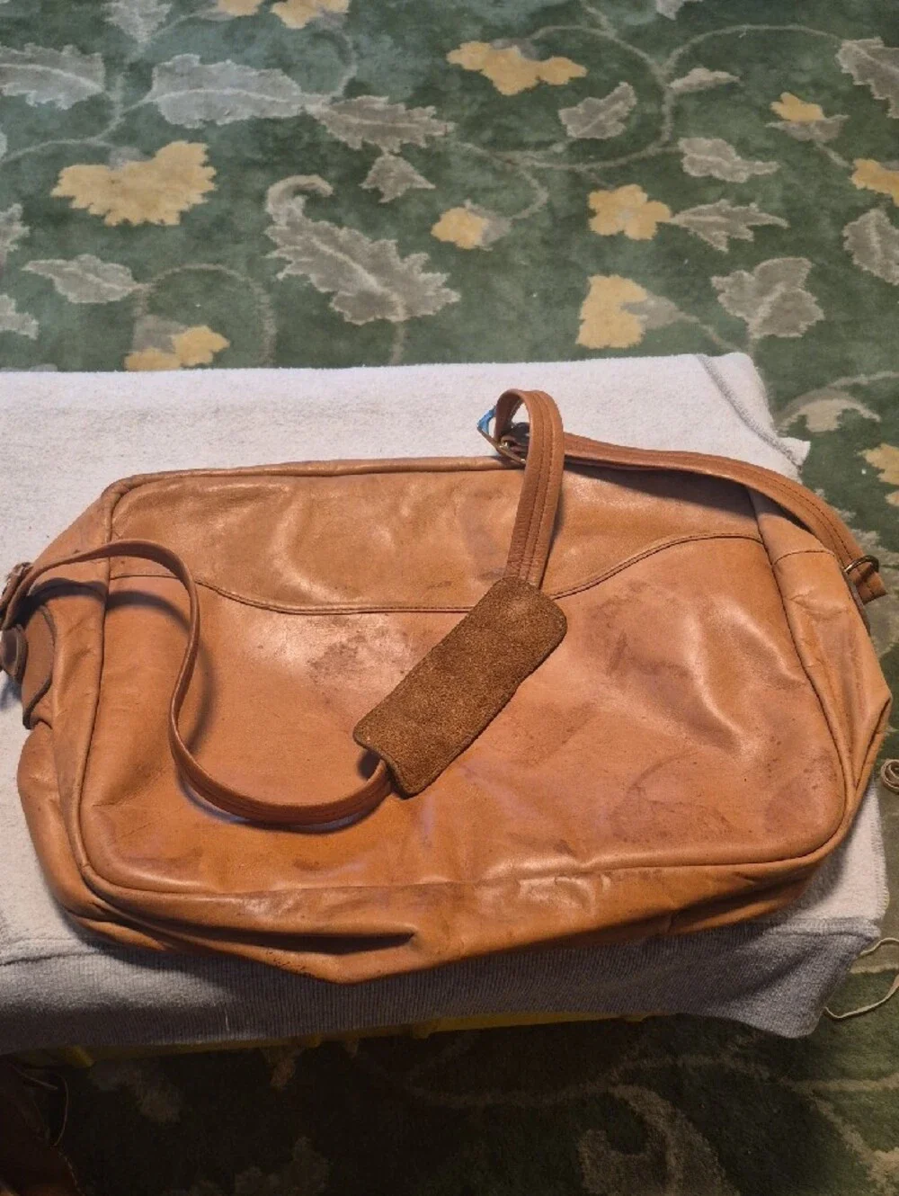 Classic Tan Leather Messenger Bag with Front Zip Pocket